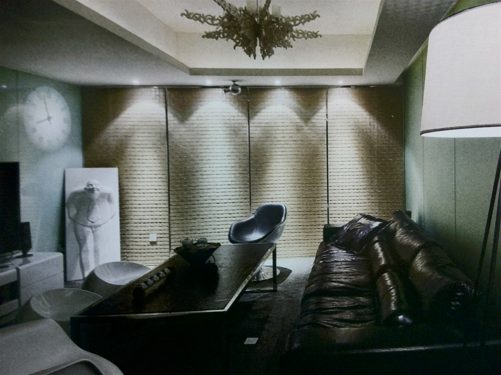 利用鏡面制造空間感的辦公室配套設(shè)計案例賞析