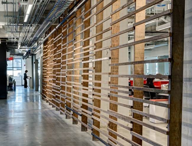 舊建筑改造加Loft風(fēng)格的辦公室家具案例賞析