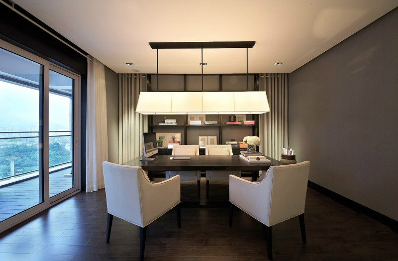 時尚現(xiàn)代風(fēng)格的總監(jiān)辦公室之總監(jiān)辦公桌的搭配設(shè)計賞析