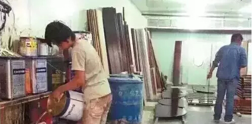 劣質家具生產現(xiàn)場