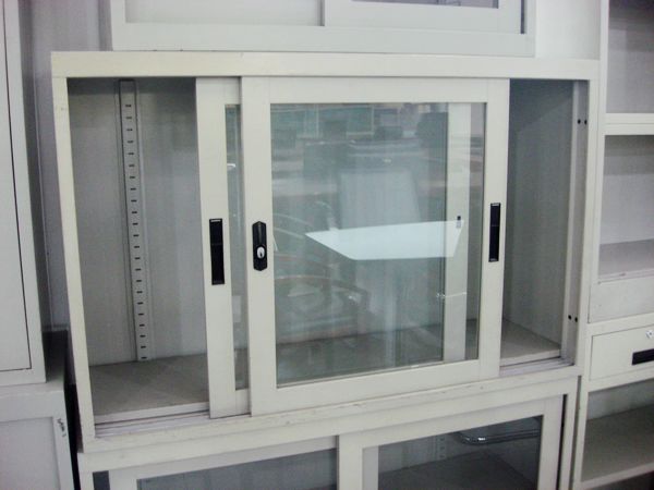 辦公文件柜的門(mén)要如何選擇？