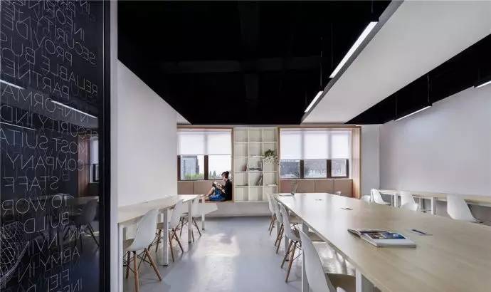 辦公區(qū)設(shè)計(jì)